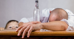 Syndrom DDA – konsekwencje alkoholizmu rodziców na życie dzieci